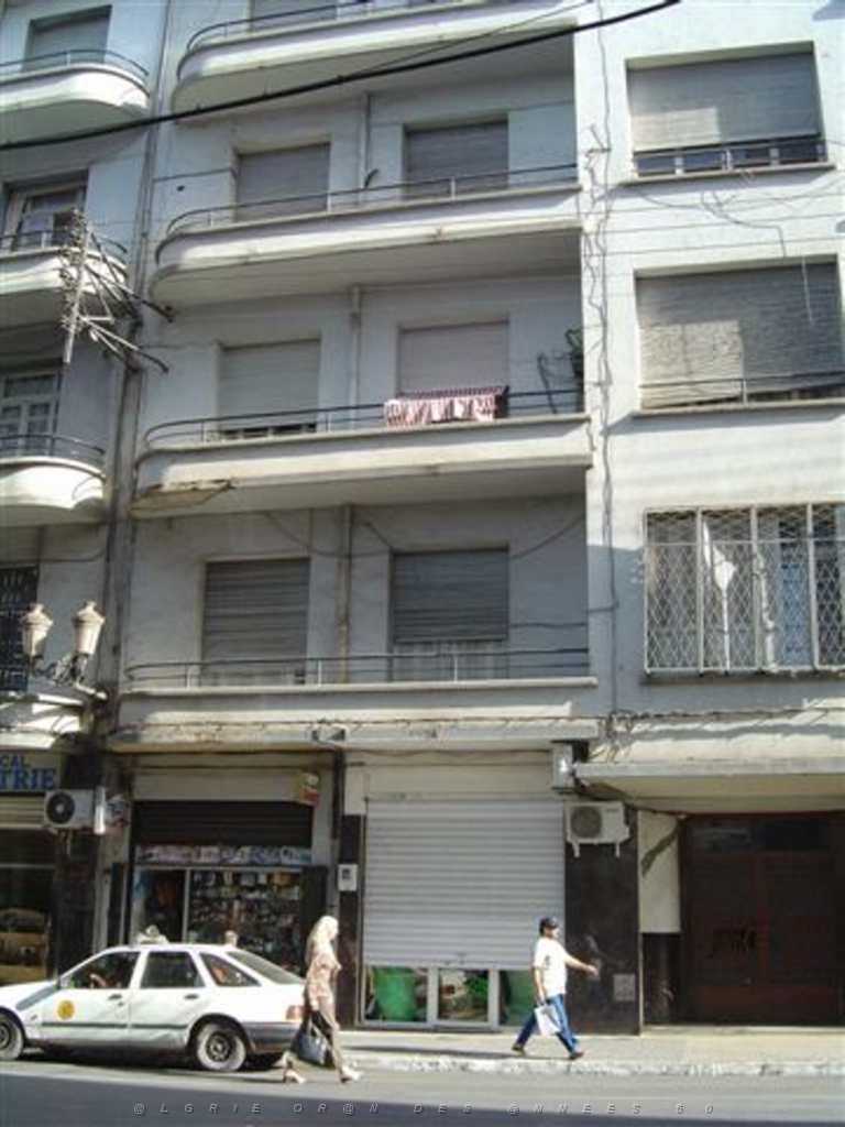 ORAN AOUT 2007 rue d arzew ou habitait annie brotons 2.JPG